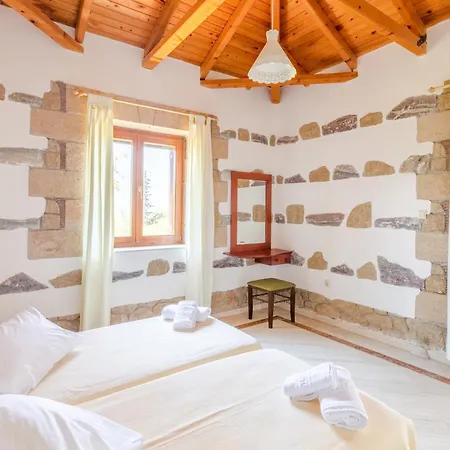 Maniatiko Village Stoúpa