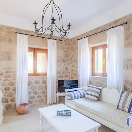 Maniatiko Village * Stoúpa