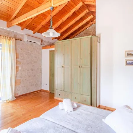 Maniatiko Village Stoúpa